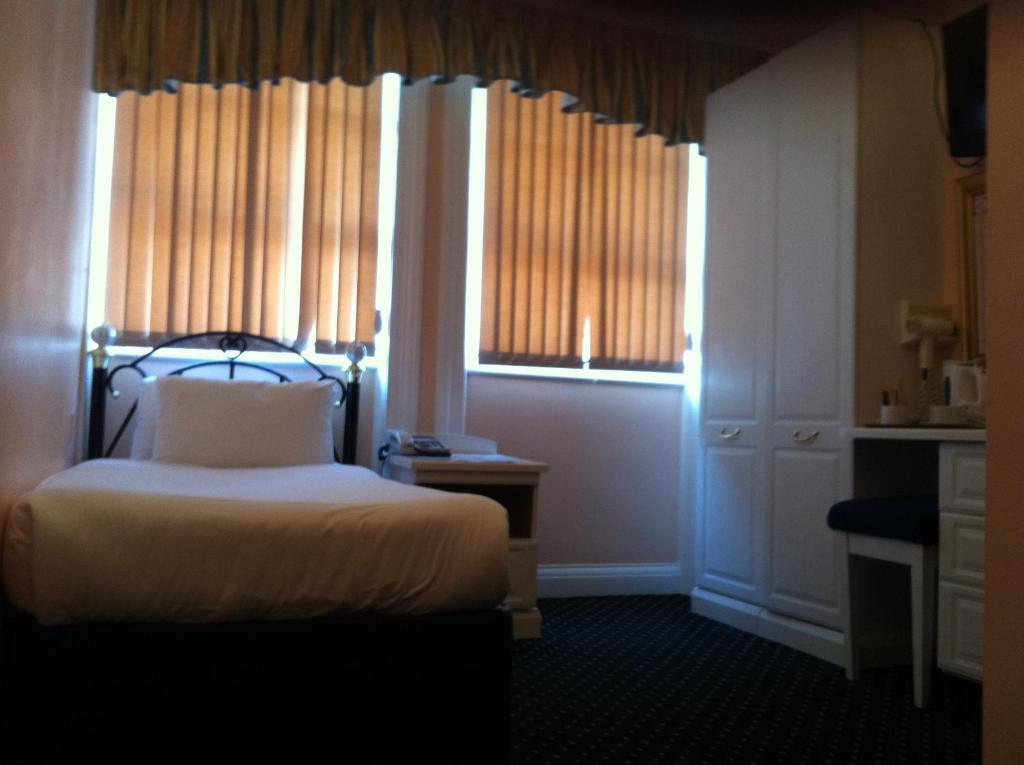 Mermaid Suite Hotel London Room photo