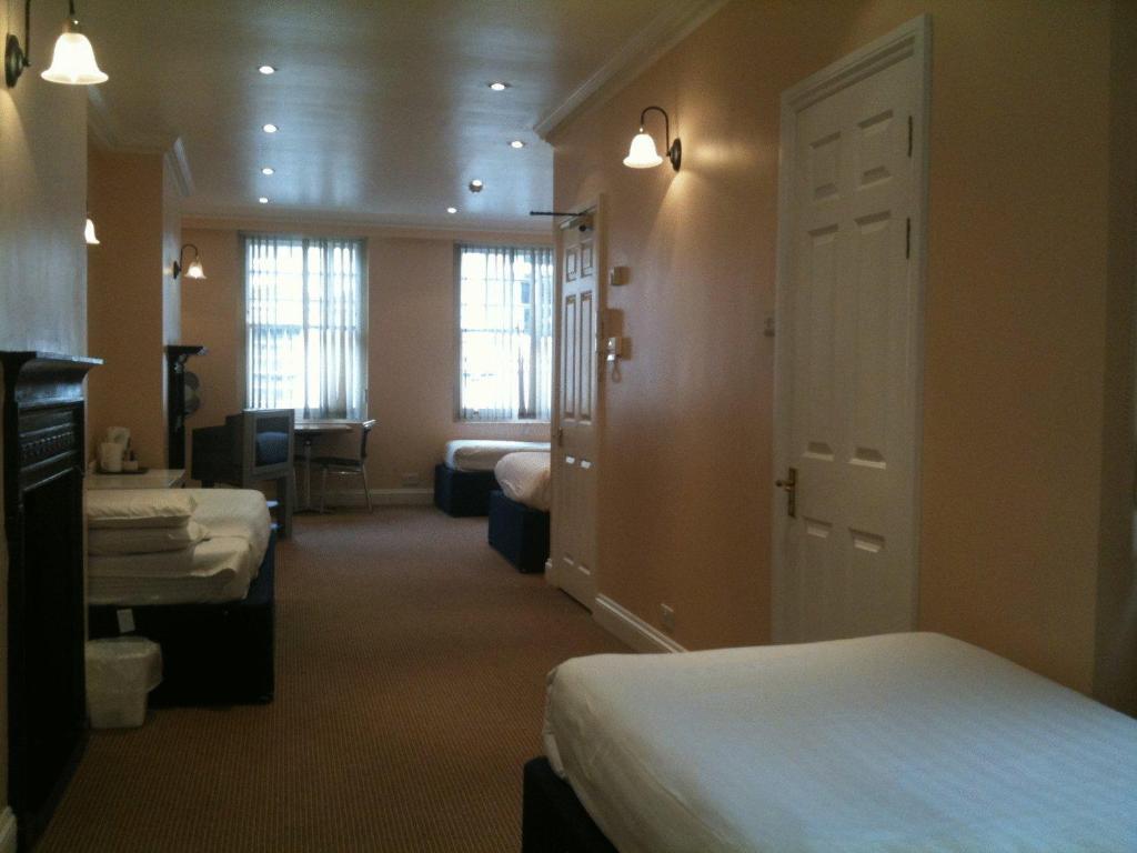 Mermaid Suite Hotel London Room photo